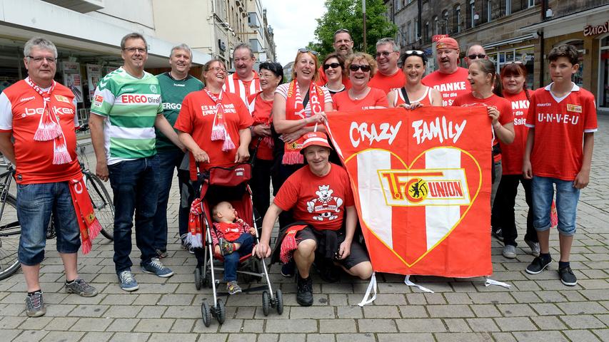 Frühschoppen in Fürth: Kleeblatt-Fans stimmen sich aufs Saisonfinale ein