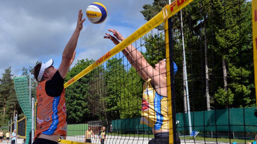 Sandiges Vergnügen: Volleyballer geben beim Beach Masters alles