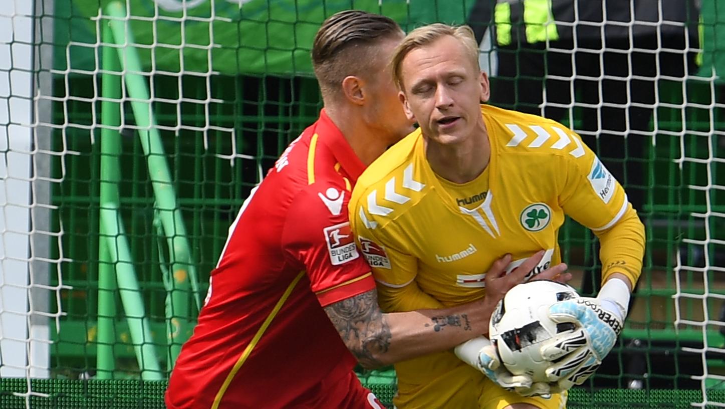 Halt mich nur ein bisschen: Der Mann links ist nicht Herbert Grönemeyer, sondern Berlins Vollkontaktfußballer Sebastian Polter.