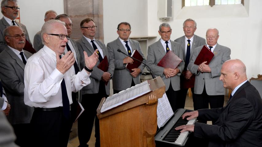 Am verkaufsoffenen Sonntag stand in der Faberstadt kein Glücksrad still und auch in den Geschäften herrschte einiger Trubel...Der Gesangverein "Sängerlust" gab in der Martin-Luther-Kirche ein Chorkonzert.