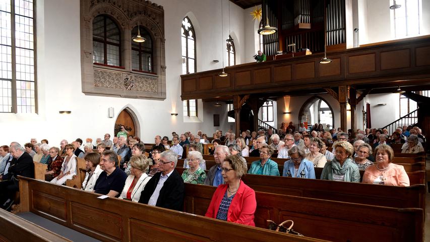 Am verkaufsoffenen Sonntag stand in der Faberstadt kein Glücksrad still und auch in den Geschäften herrschte einiger Trubel...Der Gesangverein "Sängerlust" gab in der Martin-Luther-Kirche ein Chorkonzert.