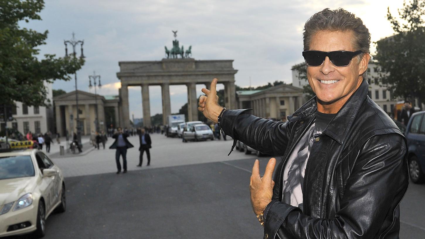 David Hasselhoff am Brandenburger Tor in Berlin. In der Hauptstadt startet seine deutschlandweite "30 Years Looking For Freedom"-Tour, kommenden Montag gastiert er in Nürnberg.