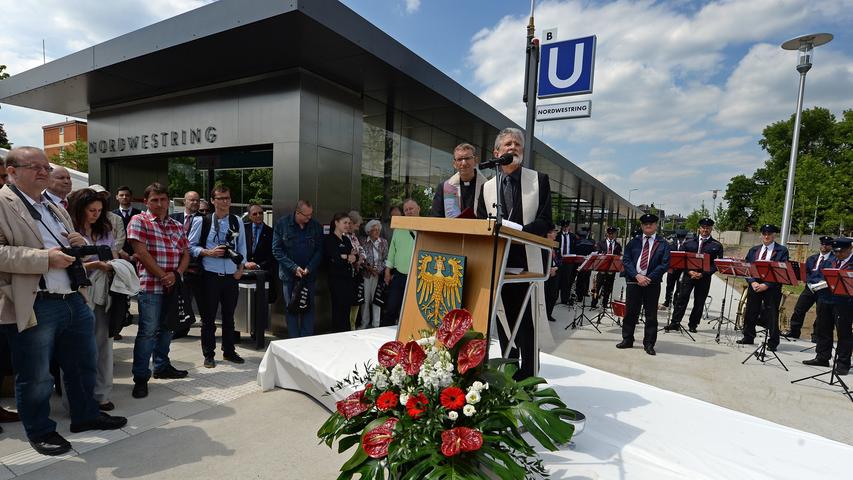 Mit Häppchen und Humor: Eröffnung der neuen U3-Stationen