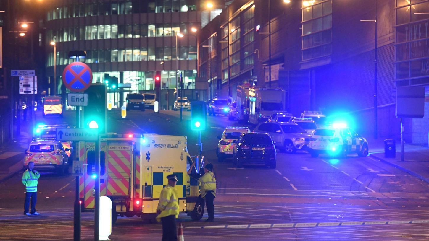 Im Zuge der Ermittlungen zum Anschlag von Manchester hat die britische Polizei einen 23-Jährigen festgenommen.
