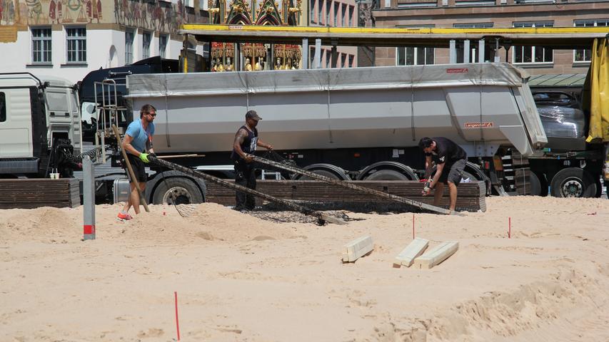 Der Sand rollt an: Aufbauarbeiten für den Volleyball-Cup in Nürnberg