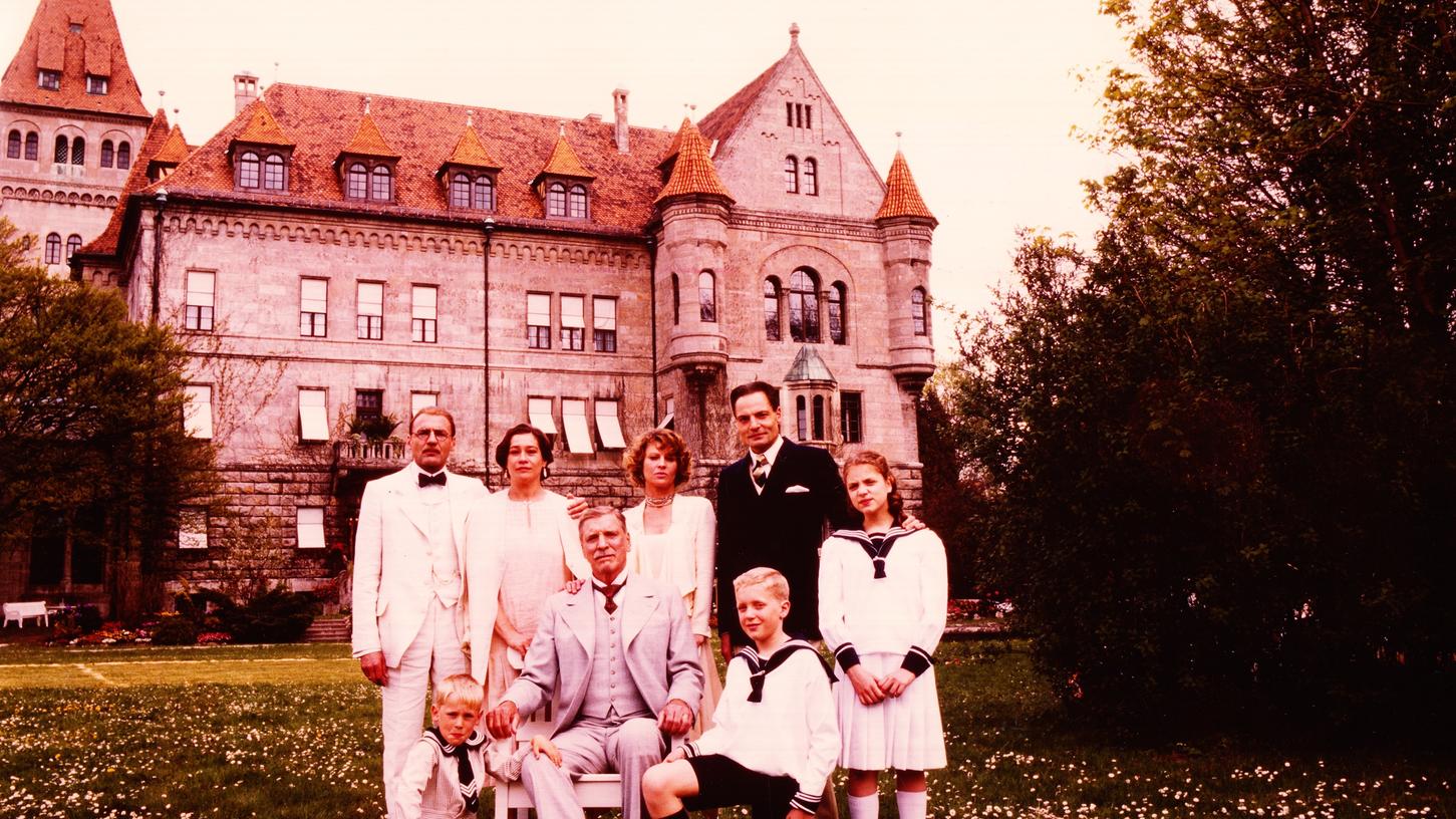 Der erste Film: "Väter und Söhne" über die Industriellen-Familie Deutz wurde 1984/85 im Steiner Schloss gedreht (v. li.): Bruno Ganz, Tina Engel, Julie Christie, Diester LAser, Katharina Thalbach, Burt Lancaster.