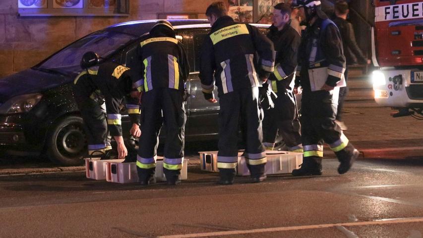 Feuer in der Regensburger Straße: Einsatzkräfte finden tote Person