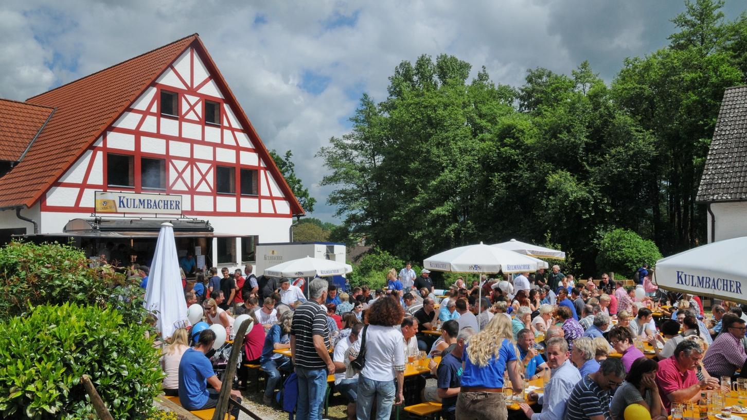 Exklusive Einblicke in ein beschauliches Dorf: Zahlreiche Besucher ließen sich über das Leben auf dem Land aufklären - und genossen das ein oder andere Kaltgetränk.