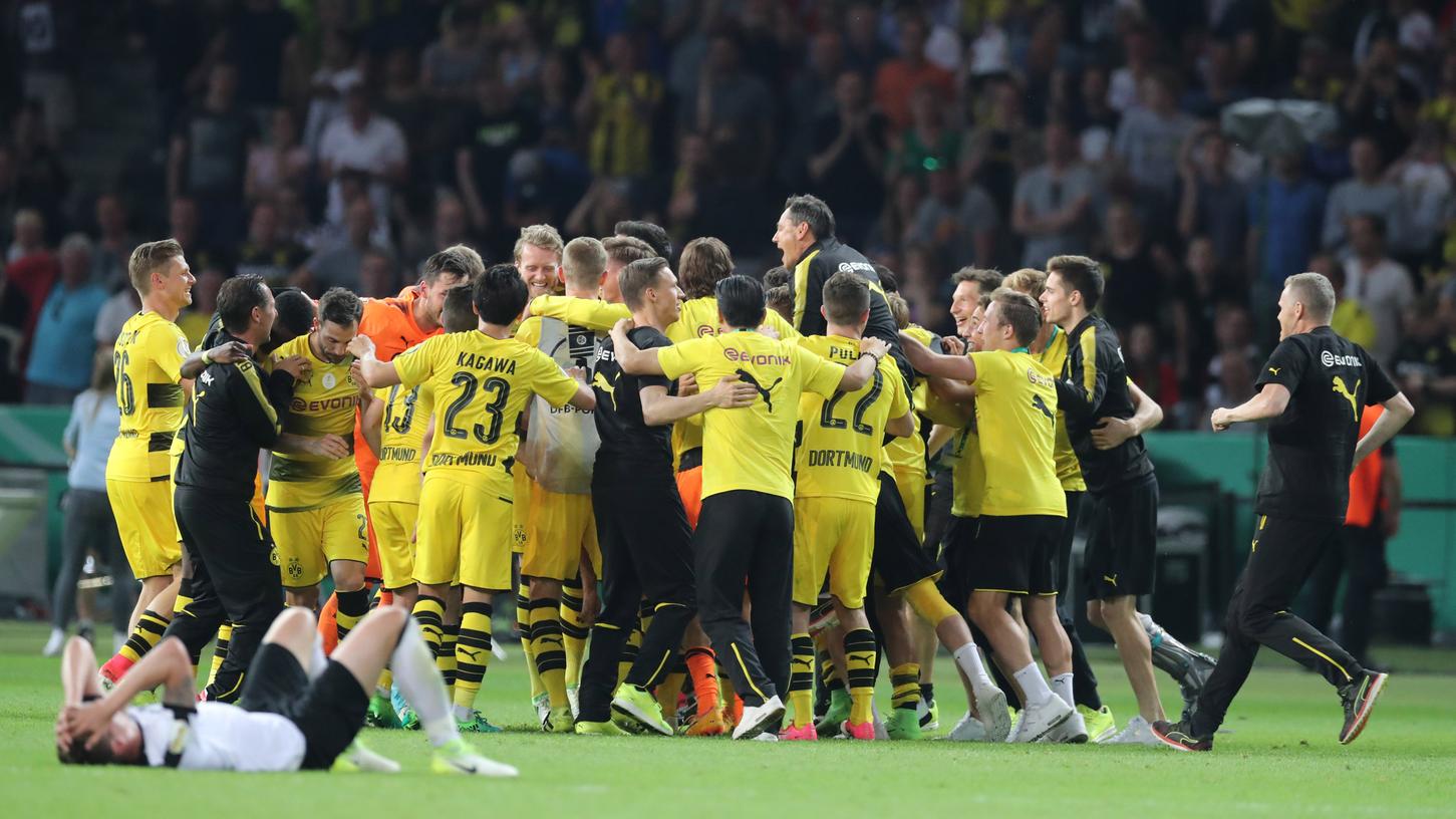 Mit 2:1 sichert sich Borussia Dortmund den DFB-Pokalsieg.