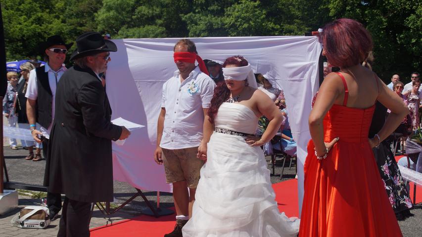 Das gab es in den Rödelmountains noch nie: Eine Hochzeit im Bavarian American Style