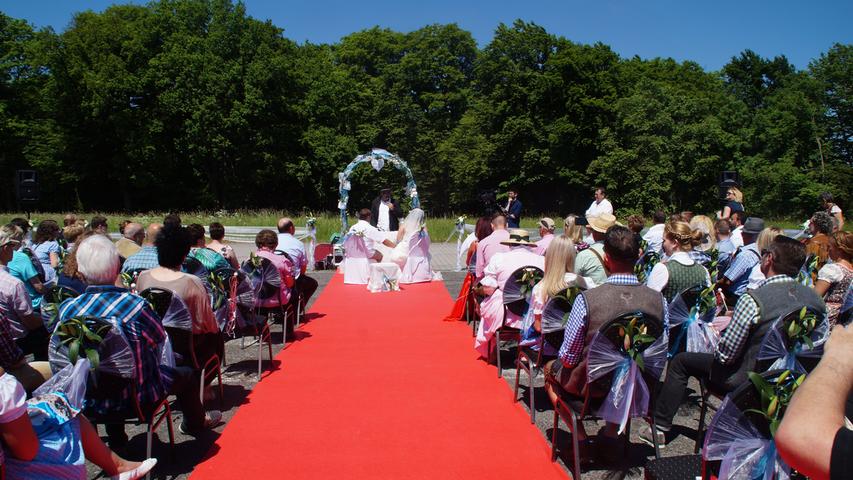 Das gab es in den Rödelmountains noch nie: Eine Hochzeit im Bavarian American Style