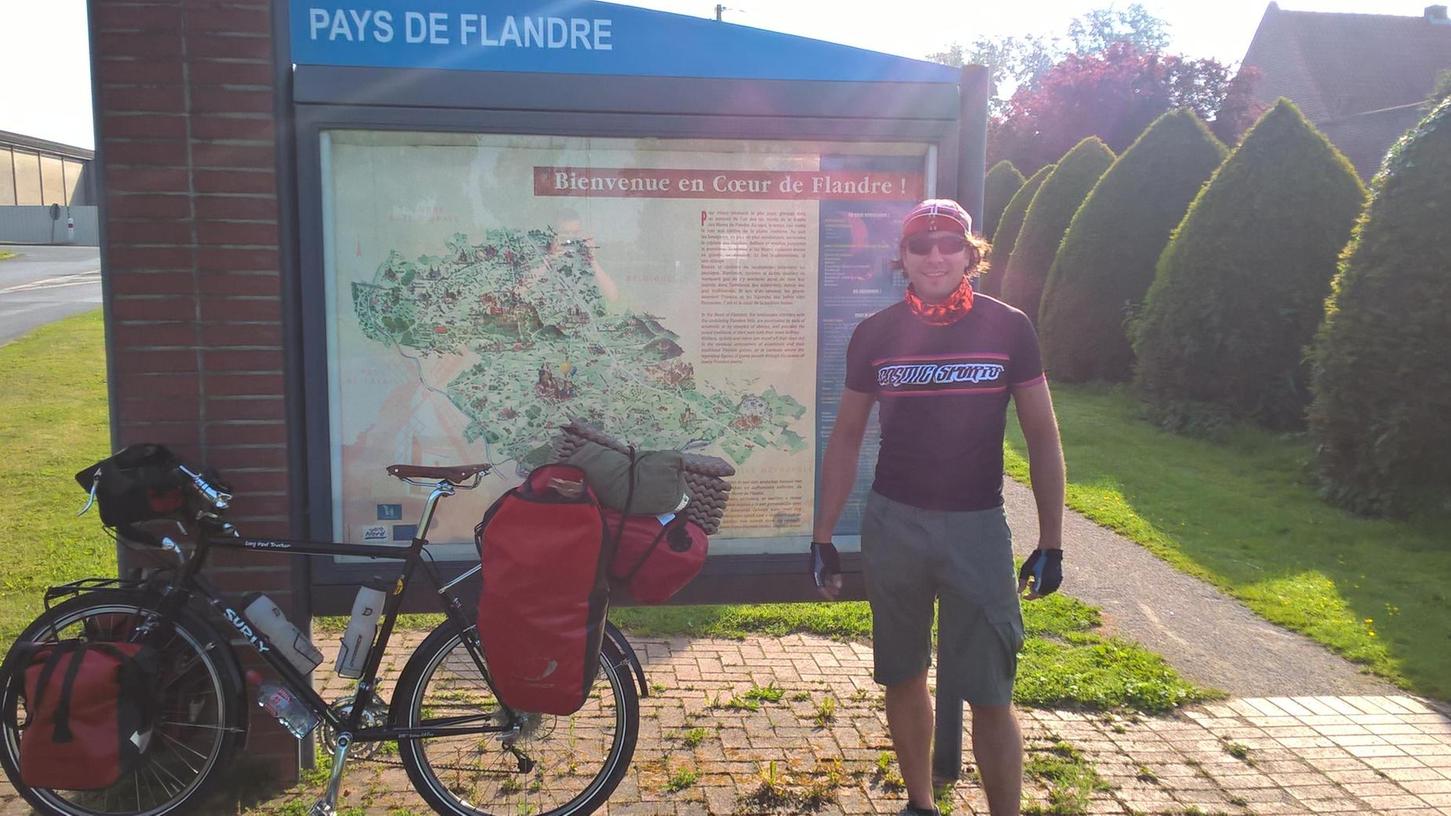 Gunnar Schmidt radelt sich gerade ein: Die 135 Kilometer lange Tour durch Flandern ist sehr flach.