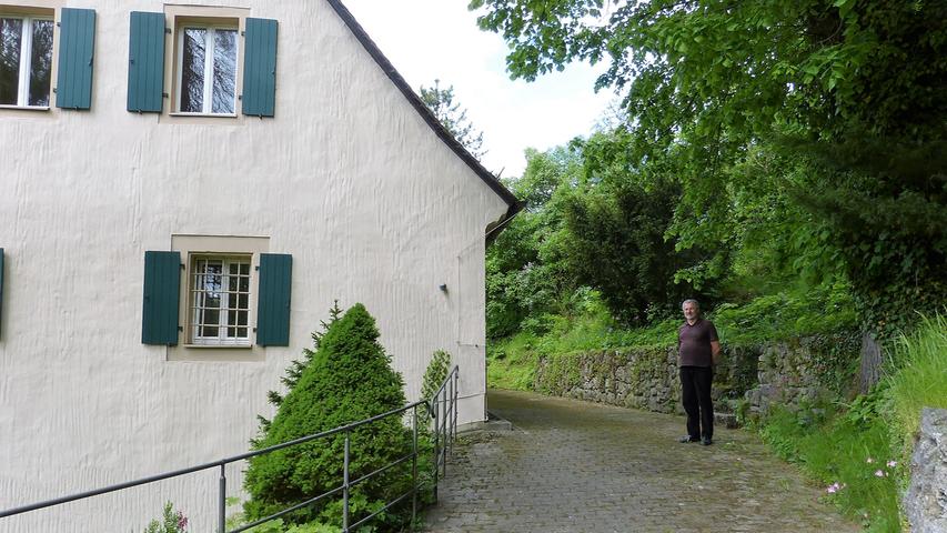 Das evangelische Pfarrhaus in Thuisbrunn steht zum Verkauf.  Interessierte erhalten Auskünfte per E-Mail unter pfarramt.thuisbrunn@elkb.de oder telefonisch unter (09197) 697713.