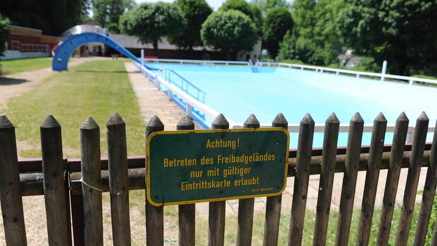 Die Marktgemeinde Wiesenttal bringt das denkmalgeschützte Bad zusammen mit ehrenamtlichen Kräften des Schwimmbadfördervereins derzeit auf Vordermann.
