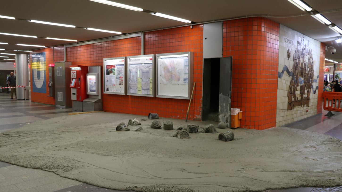 Beton flutete Ende Mai die Königstorpassage, als bei Bauarbeiten am Bahnhofsvorplatz ein Schacht verfüllt werden sollte.