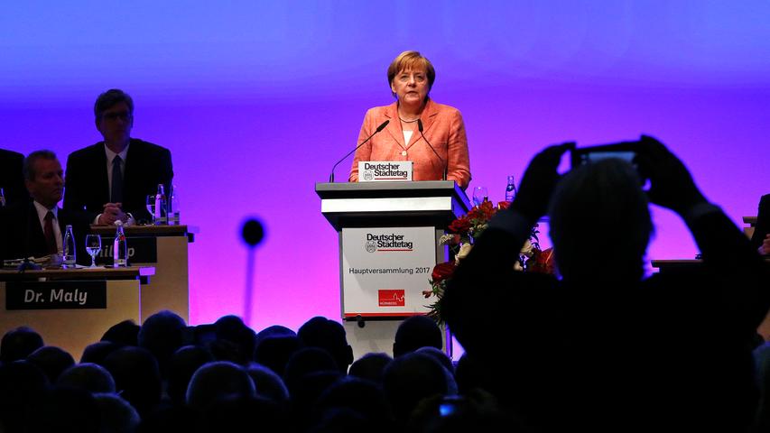 Angela Merkel spricht auf dem Deutschen Städtetag