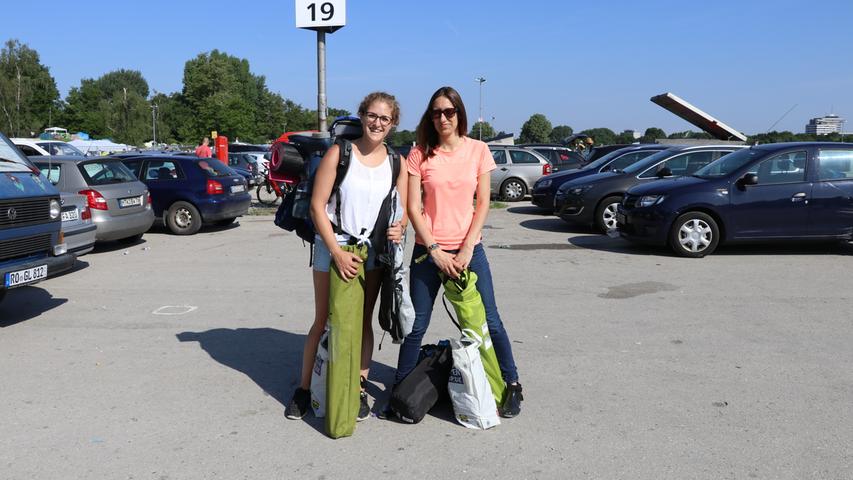 Anja aus der Oberpfalz und Jaqueline aus München sind dieses Jahr das erste Mal bei Rock im Park. Warum die beiden so wenig Gepäck dabei haben?  Am Freitag kommt die zweite Ladung. Alles andere hätte uns auch gewundert...