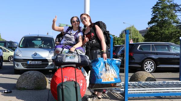 Eva und Theresa aus Starnberg sind heuer zum zweiten Mal bei Rock im Park und schon bestens gelaunt.