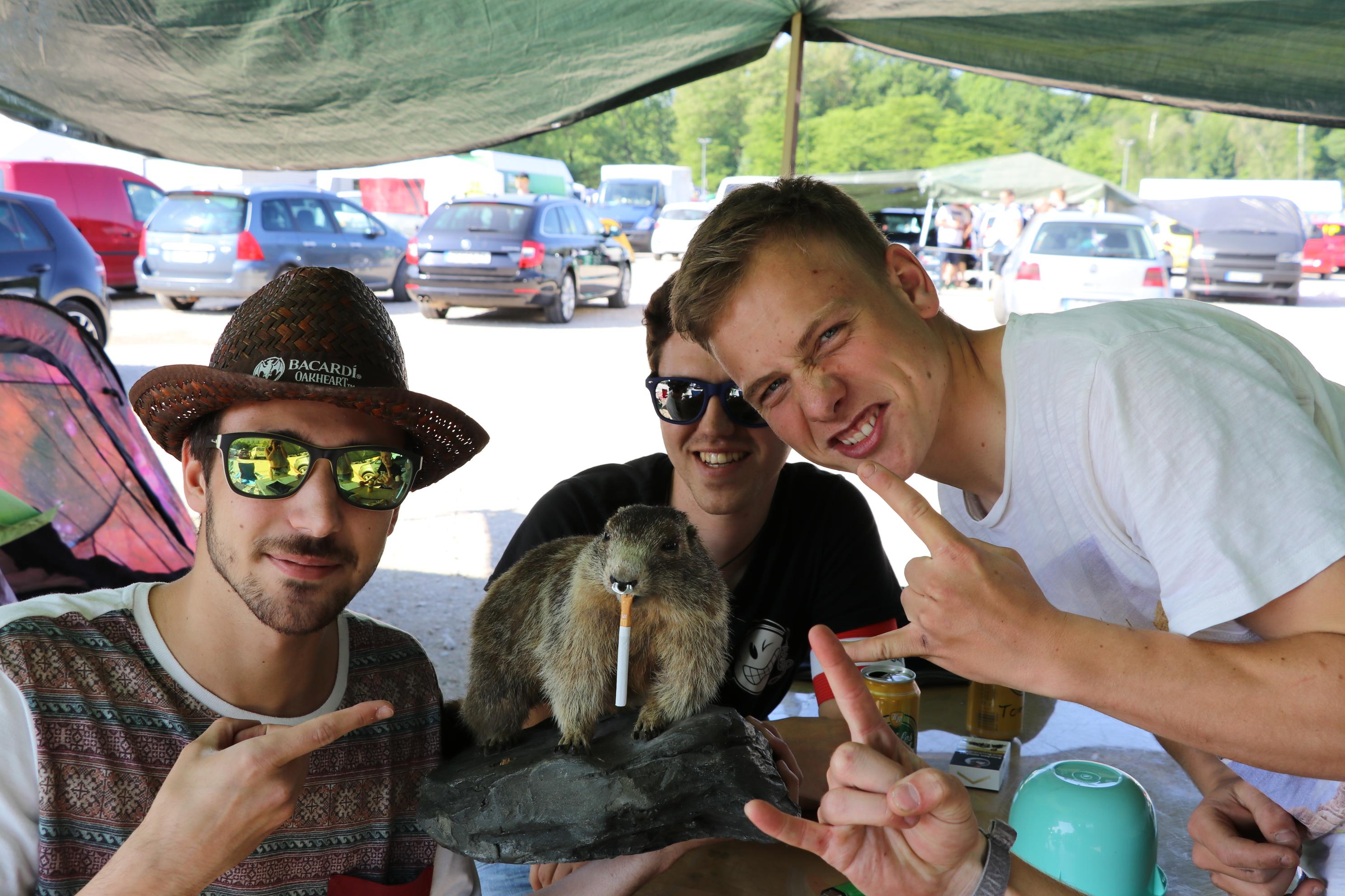 Neben jeder Menge Bier darf auf keinen Fall Maskottchen Mr. Manck fehlen.