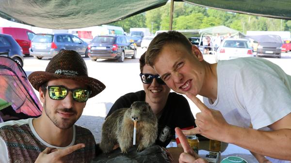 Neben jeder Menge Bier darf auf keinen Fall Maskottchen Mr. Manck fehlen.