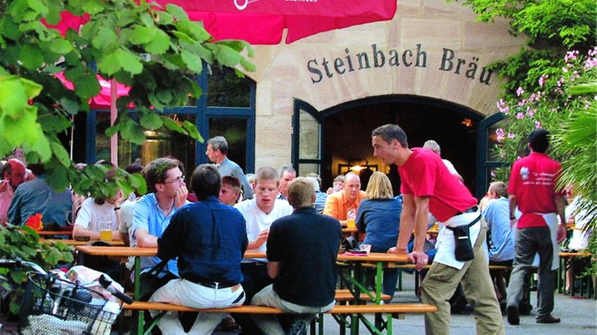 Die Geschichte des Steinbach Kellers ist eng mit der Brauerei Steinbach verbunden. Diese lässt sich bis weit ins 17. Jahrhundert zurückverfolgen. Schon 1617 wurde im Anwesen in der Hauptstraße 116 Bier gebraut und in den etwa 500 Meter entfernten Felsenkellern am Burgberg gelagert.