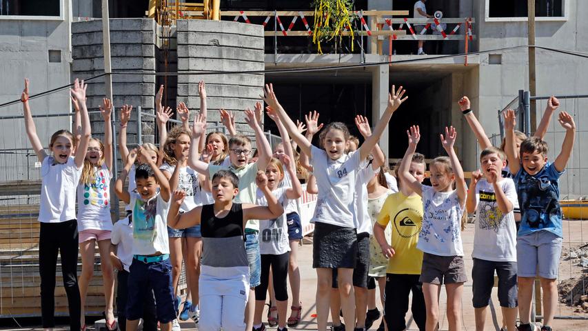 Schulhaus für die Zukunft: Richtfest am Pavillon der Carl-Platz-Schule Herzogenaurach