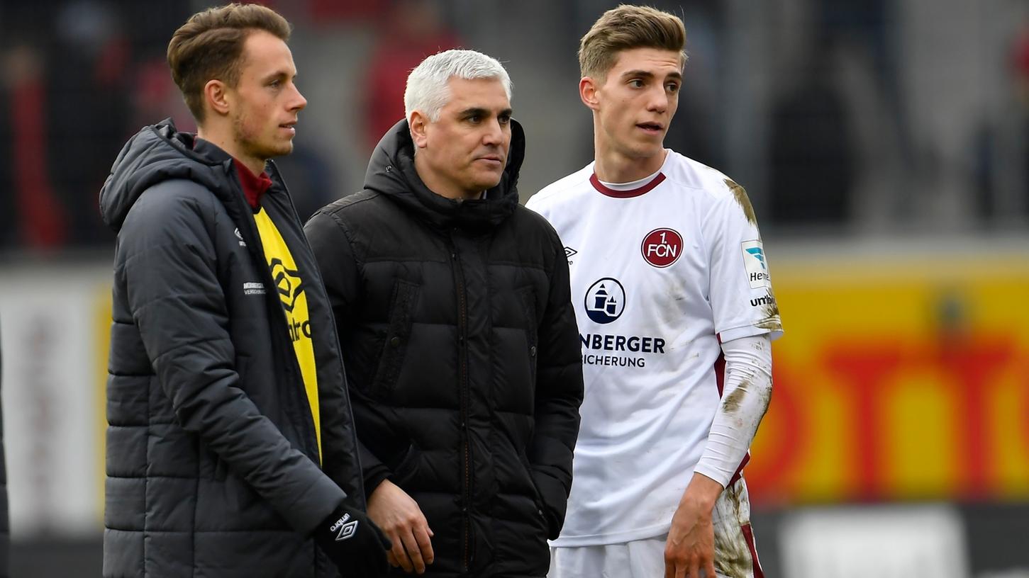 Dass Andreas Bornemann aktuell intensiven Kontakt mit dem SC Freiburg hat, hängt auch mit dem jungen Mann rechts neben ihm zusammen.