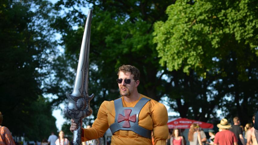 Von Superheld bis T-Rex: Abgefahrene Kostüme bei RiP 2017