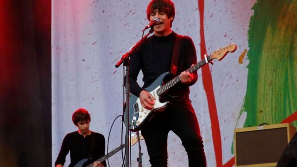Der britische Singer-Songwriter Jake Bugg verzauberte am frühen Samstagabend die Fans an der Park Stage. Den Song auf den alle gewartet hatten - Lightning Bolt - hob er sich für den Schluss auf und lieferte damit ein furioses Finale.