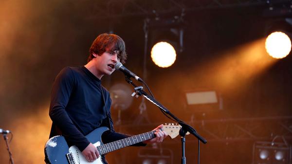 Der britische Singer-Songwriter Jake Bugg verzauberte am frühen Samstagabend die Fans an der Park Stage. Den Song auf den alle gewartet hatten - Lightning Bolt - hob er sich für den Schluss auf und lieferte damit ein furioses Finale.