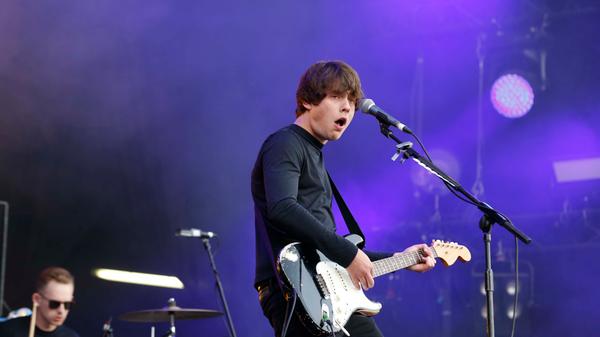 Der britische Singer-Songwriter Jake Bugg verzauberte am frühen Samstagabend die Fans an der Park Stage. Den Song auf den alle gewartet hatten - Lightning Bolt - hob er sich für den Schluss auf und lieferte damit ein furioses Finale.