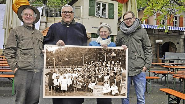 Wie alle Berg-Keller entstand auch der Entlas im 17. Jahrhundert. Ein Stein dokumentiert: Es ist der älteste Felsen-Keller im Erlanger Berg, der von Mälzer und Bierbrauer Heinrich Windisch 1686 erbaut wurde. 1950 begann Heinrich Engelhardt mit der Sanierung des Eingangsstollens.