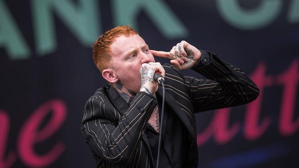 Der ehemalige Gallows-Frontmann Frank Carter ist sich musikalisch treu geblieben und lieferte 2017 bei Rock im Park auf der Park Stage gemeinsam mit den Rattlesnakes feinsten Hardcore-Punk ab.