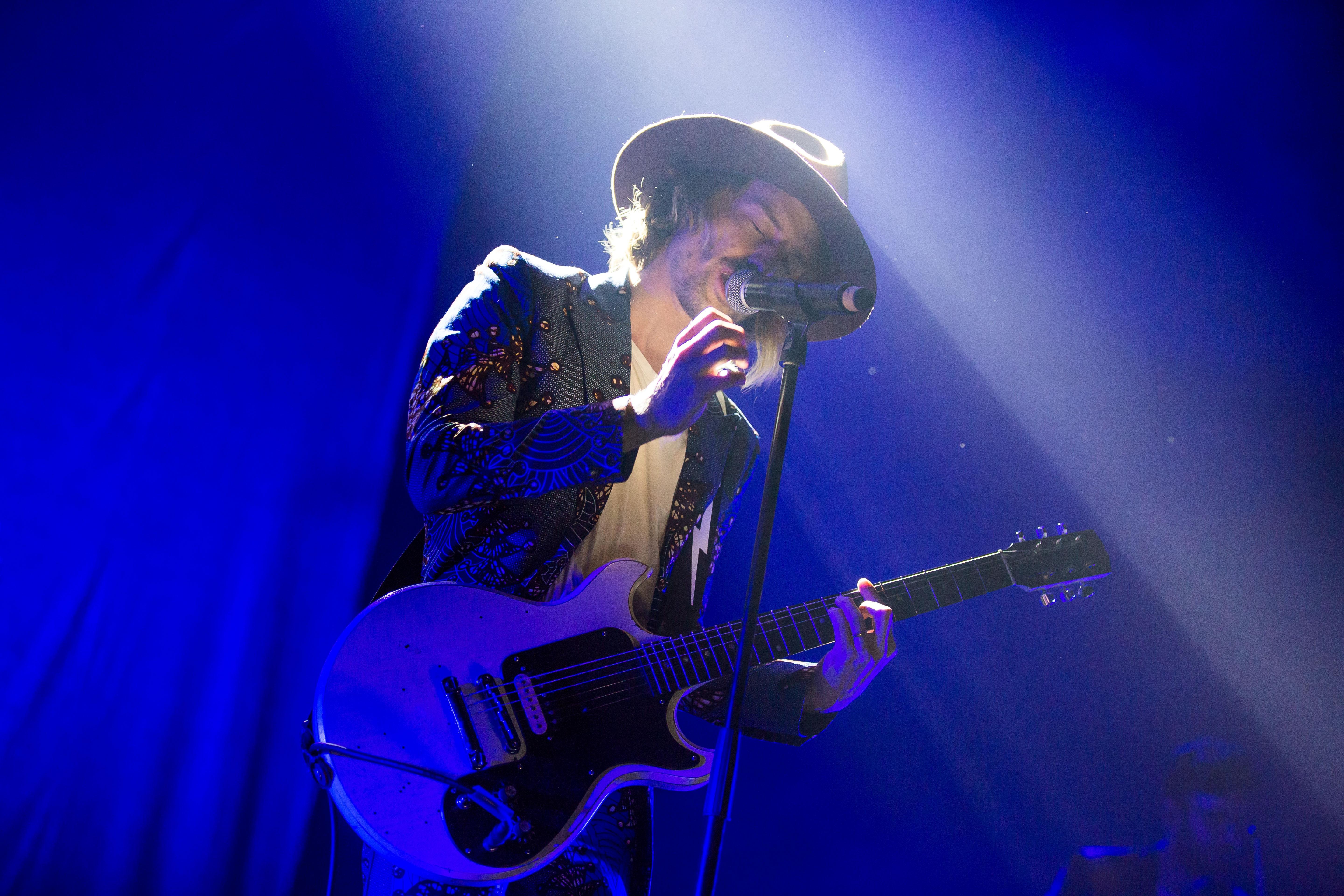 Songs wie "Anti anti" dröhnen seit einem guten Jahrzehnt aus den Speakern und Kopfhörern einer ganzen Generation - am Samstag brachten Bonaparte bei Rock im Park die Arena zum Beben.