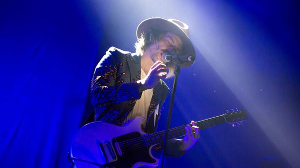 Songs wie "Anti anti" dröhnen seit einem guten Jahrzehnt aus den Speakern und Kopfhörern einer ganzen Generation - am Samstag brachten Bonaparte bei Rock im Park die Arena zum Beben.