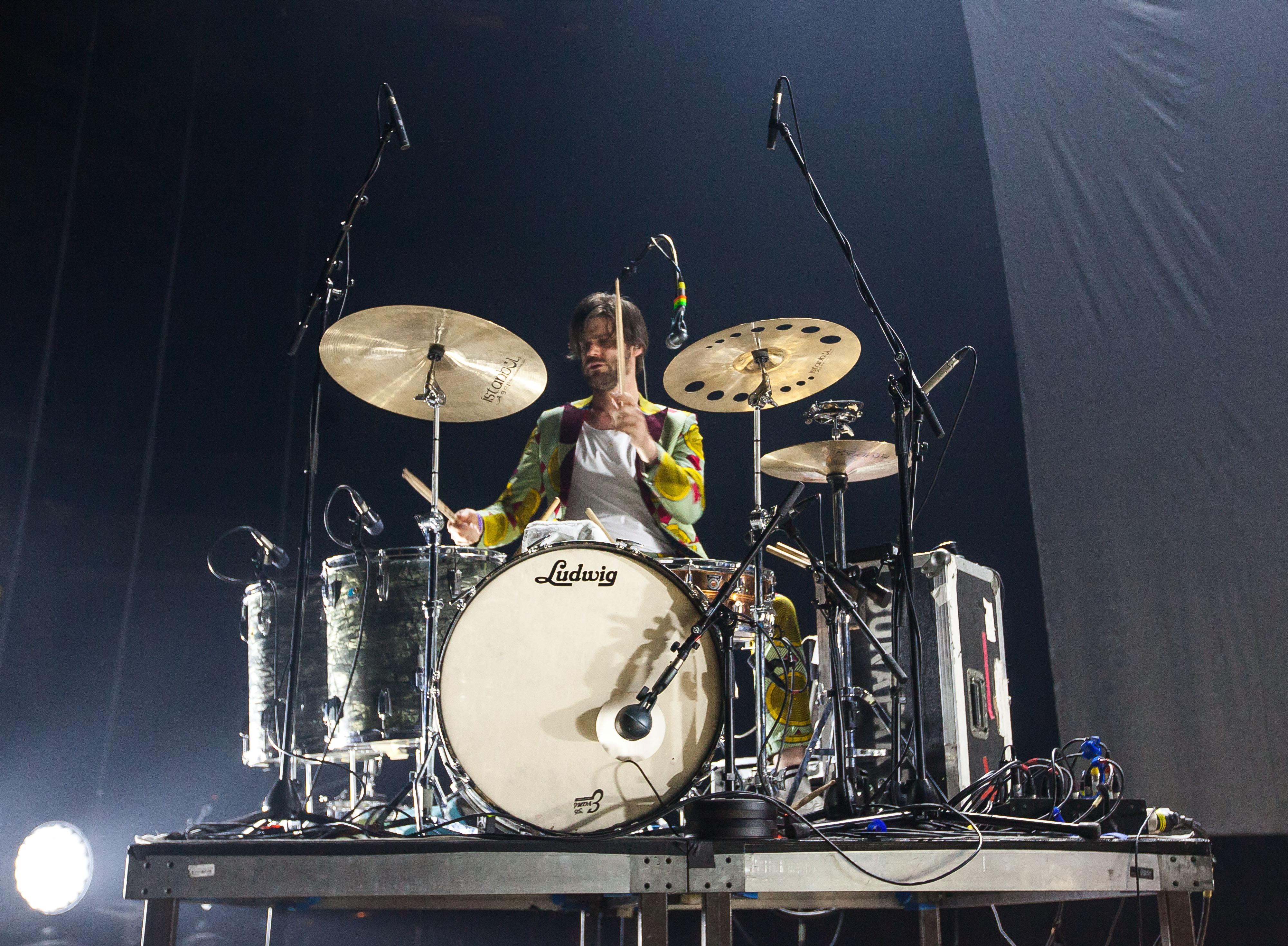 Songs wie "Anti anti" dröhnen seit einem guten Jahrzehnt aus den Speakern und Kopfhörern einer ganzen Generation - am Samstag brachten Bonaparte bei Rock im Park die Arena zum Beben.