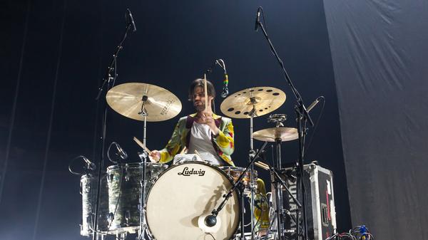 Songs wie "Anti anti" dröhnen seit einem guten Jahrzehnt aus den Speakern und Kopfhörern einer ganzen Generation - am Samstag brachten Bonaparte bei Rock im Park die Arena zum Beben.