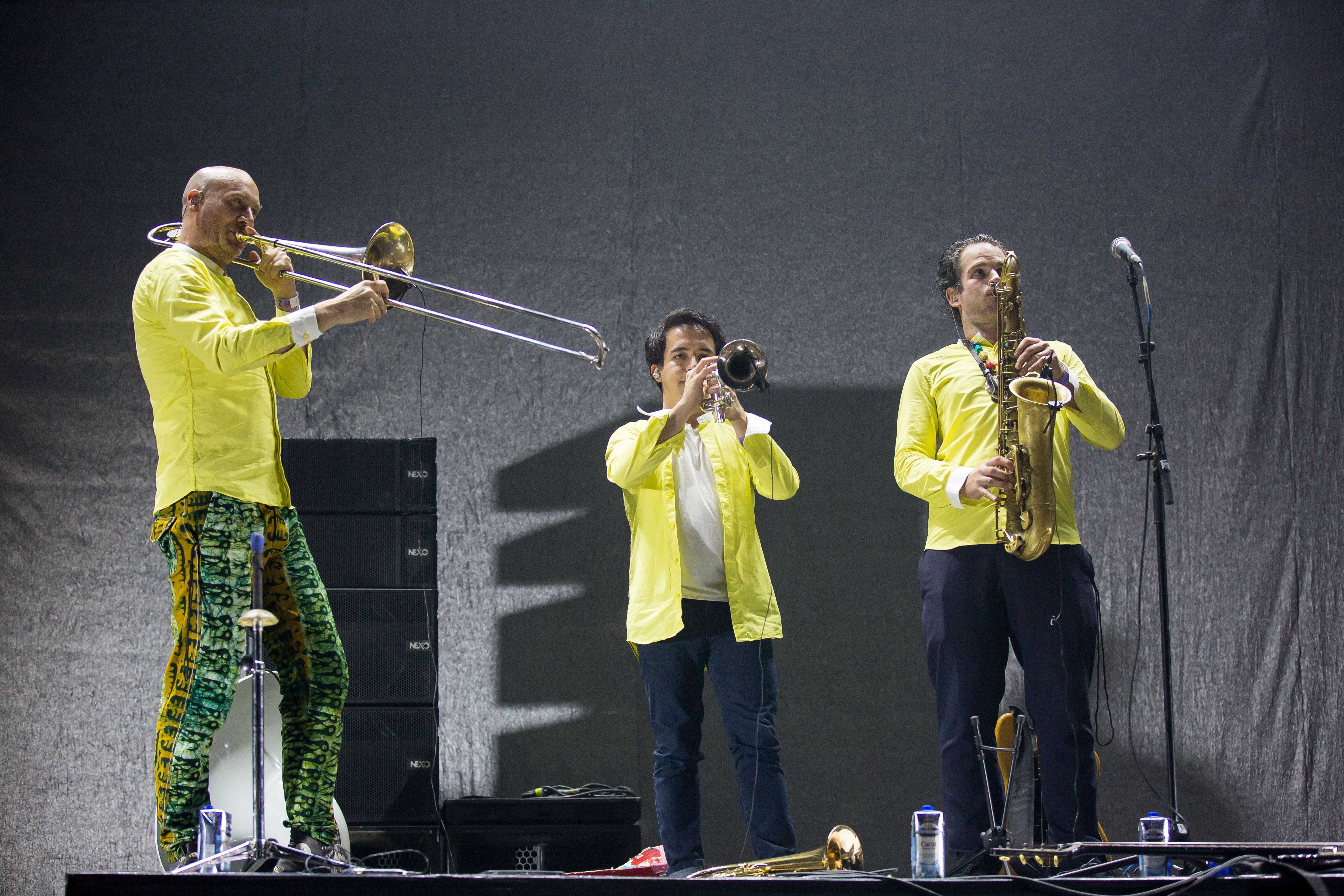 Songs wie "Anti anti" dröhnen seit einem guten Jahrzehnt aus den Speakern und Kopfhörern einer ganzen Generation - am Samstag brachten Bonaparte bei Rock im Park die Arena zum Beben.