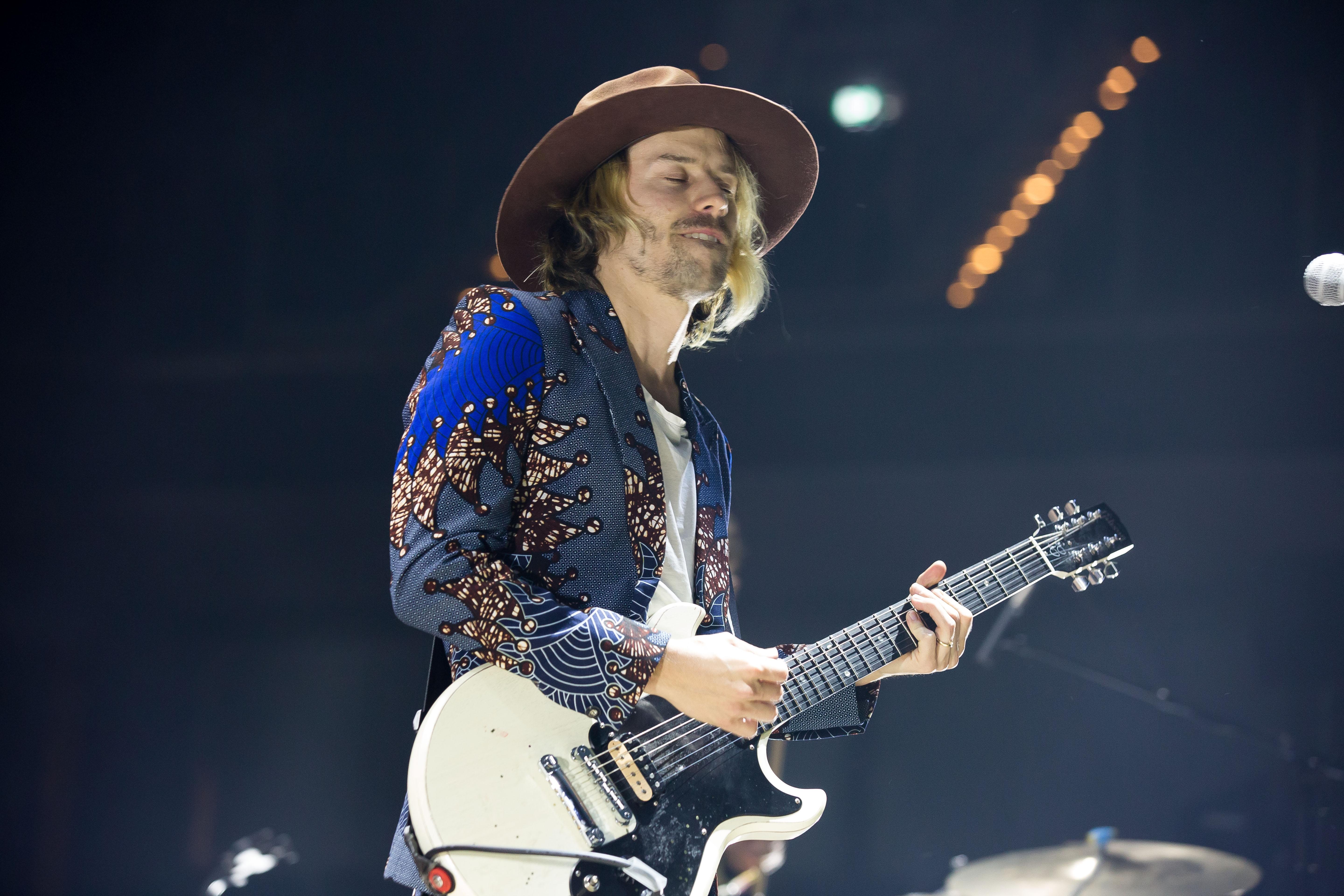 Songs wie "Anti anti" dröhnen seit einem guten Jahrzehnt aus den Speakern und Kopfhörern einer ganzen Generation - am Samstag brachten Bonaparte bei Rock im Park die Arena zum Beben.