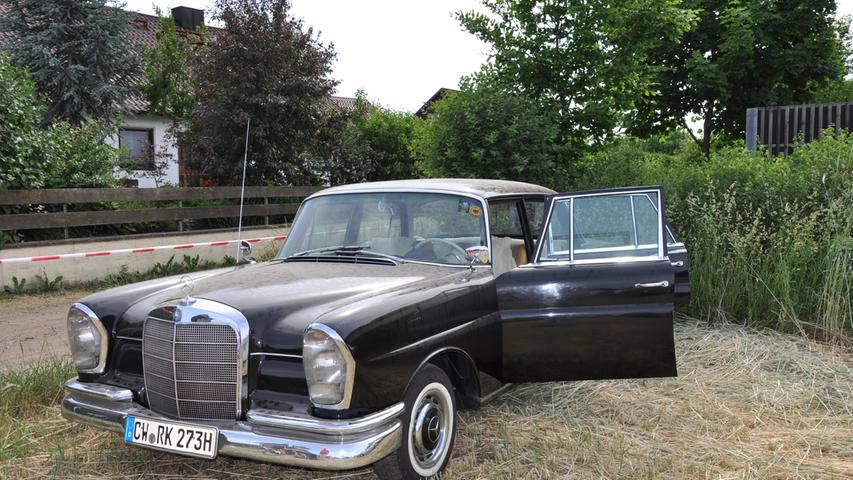 Rainer Kaden aus Calw in Baden-Württemberg ist mit seinem Mercedes Benz aus dem Jahr 1963 zum Treffen in Ornbau angereist.