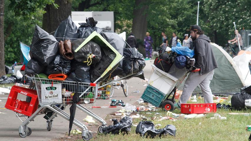 Bierdosen, Zelte und Müllsäcke: Aufräumarbeiten bei Rock im Park
