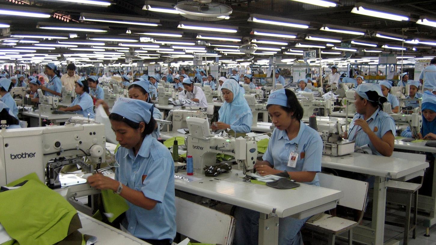 Immer wieder stehen Textilhersteller und deren Zulieferer am Pranger: Unhaltbare Arbeitsbedingungen, bauliche Missstände und Verstöße gegen Arbeitsgesetze rufen Kritiker auf den Plan.