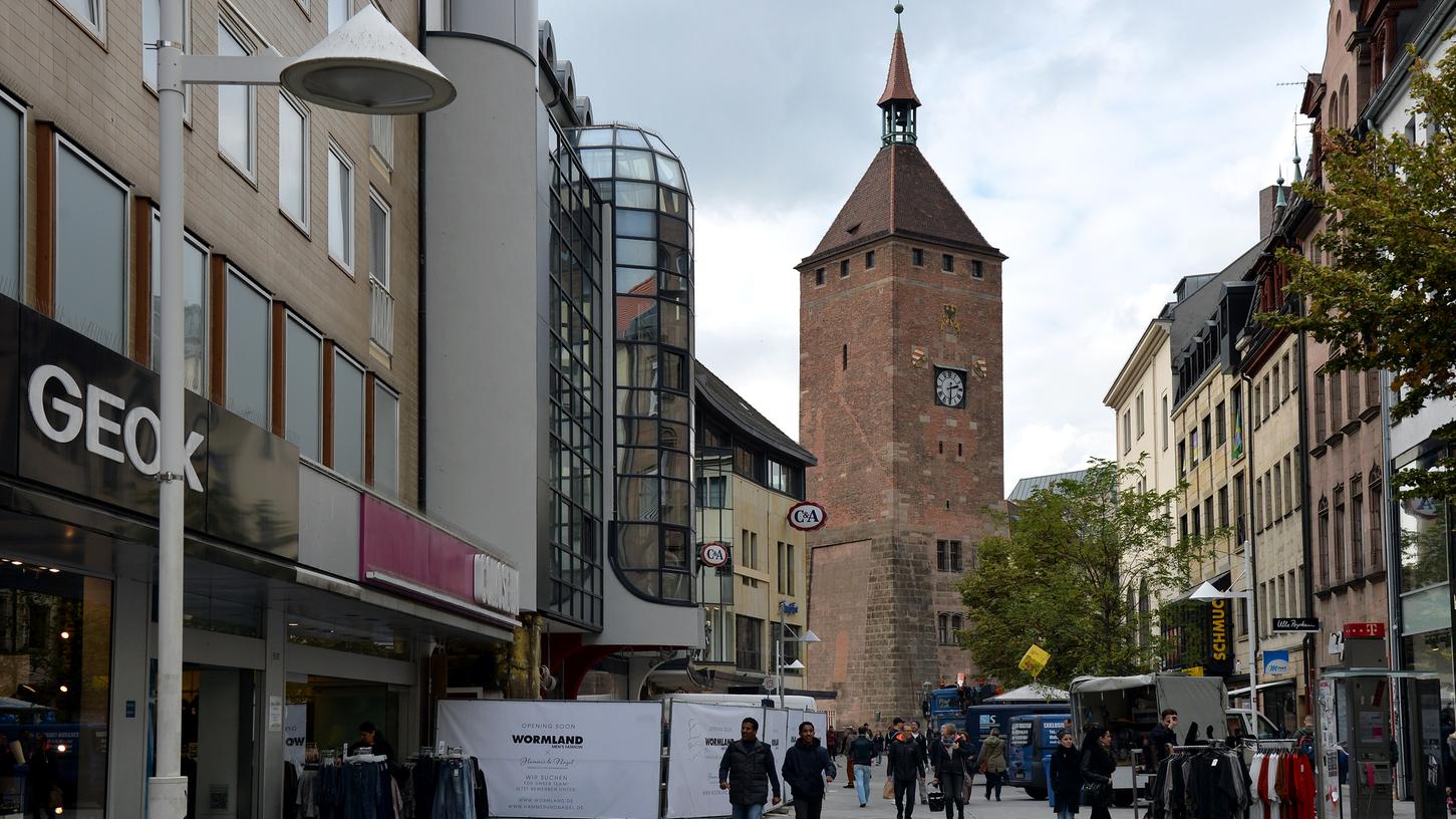 Die Breite Gasse gilt als einer von Nürnbergs zentralen Verbindungsstraßen. Da wundert es einen kaum, dass dort nun ein weiteres Hotel entstehen wird. Noch in diesem Jahr soll der Bauantrag durchgehen.