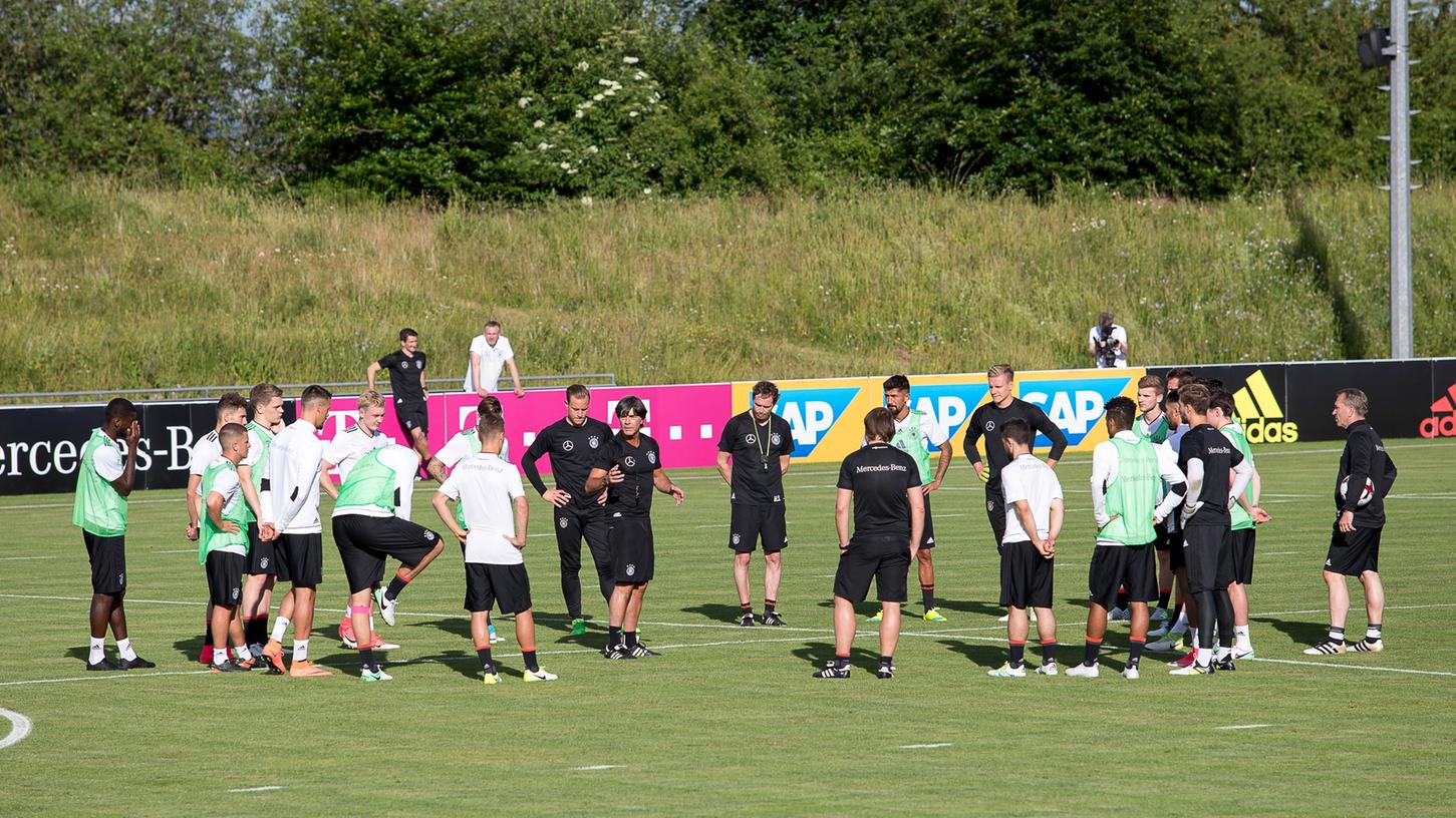 In Herzogenaurach trainiert die Nationalmannschaft unter Ausschluss der Öffentlichkeit.