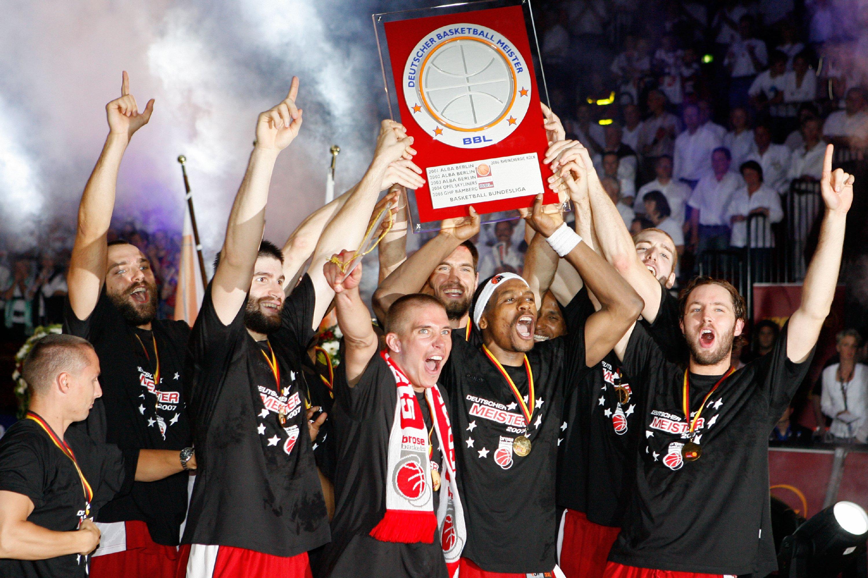 Das Bamberger Meisterteam 2006/07: Sean Dockery, Steffen Hamann, Sajmen Hauer, Robert Garrett, Tim Begley, Sebastian Betz, Casey Jacobsen, Ivan Pavic, K'Zell Wesson, Vincent Yarbrough, Darren Fenn, Chris Ensminger, Tim Ohlbrecht.