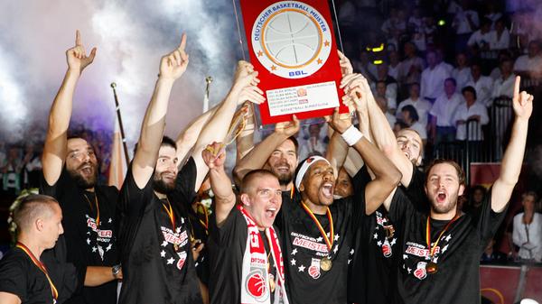 Das Bamberger Meisterteam 2006/07: Sean Dockery, Steffen Hamann, Sajmen Hauer, Robert Garrett, Tim Begley, Sebastian Betz, Casey Jacobsen, Ivan Pavic, K'Zell Wesson, Vincent Yarbrough, Darren Fenn, Chris Ensminger, Tim Ohlbrecht.