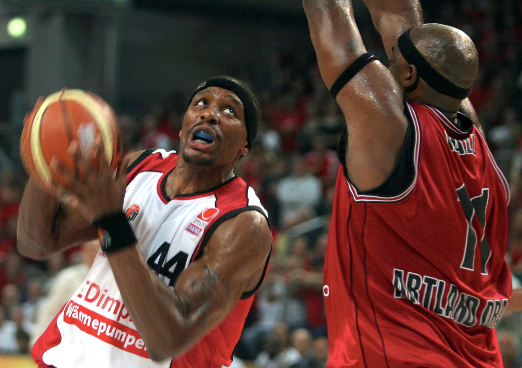Dort setzen sich die Brose Baskets gegen die Artland Dragons durch, die sich sensationell als Hauptrunden-Achter bis ins Finale durchkämpften. Im entscheidenden vierten Spiel gewinnen die Bamberger am 26. Juni 2007 mit 62:59 auswärts bei Quakenbrück.