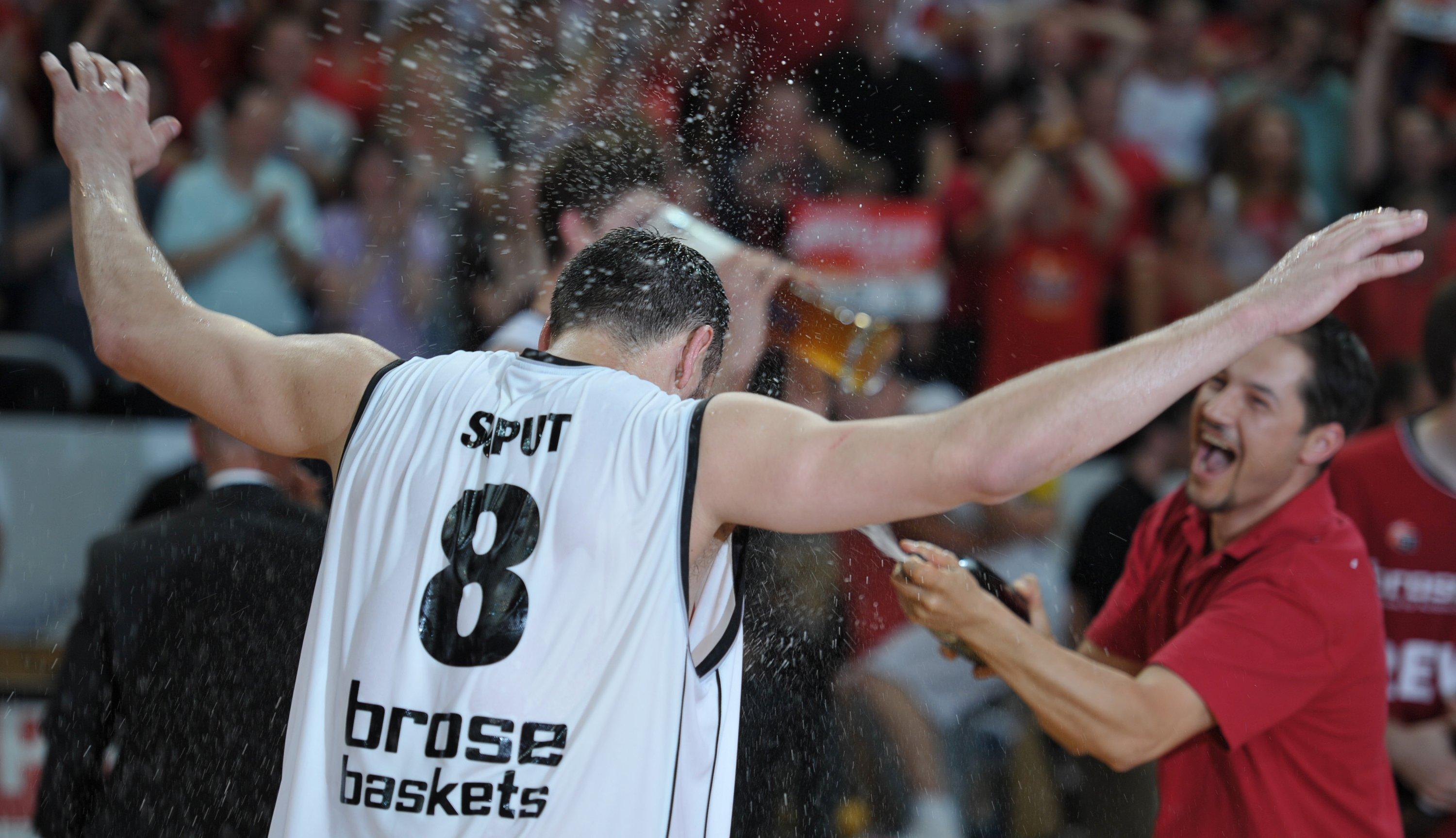 Im Finale braucht Bamberg dann aber volle fünf Spiele, um sich gegen die Frankfurter durchzusetzen. Dies gelingt vor heimischem Publikum am 17. Juni 2010 mit einem knappen, aber verdienten 72:70-Sieg.