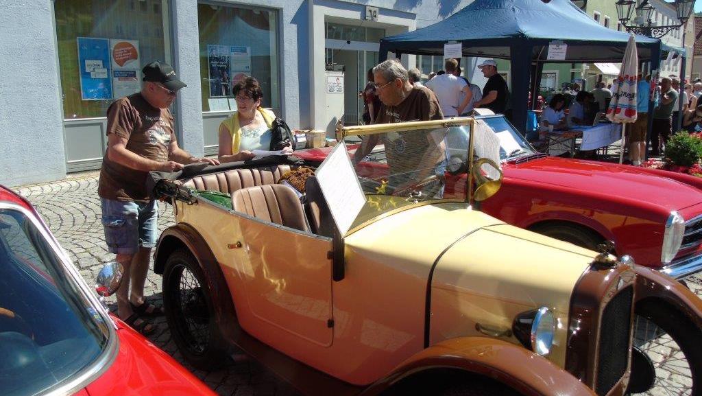 Fast 500 historische Fahrzeuge kamen am Sonntag zum Oldtimertreffen nach Berching.