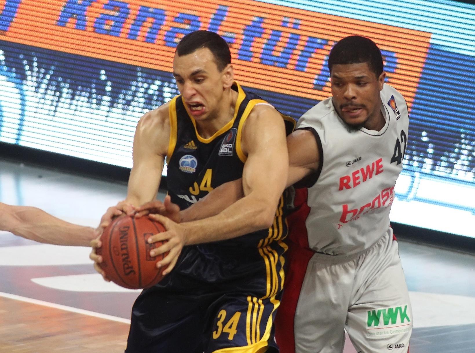 Im Finale kommt es dann zum Showdown mit dem Serienmeister der 90er-Jahre. Alba Berlin, achtfacher deutscher Meister, will seine Vormachtstellung im deutschen Basketball behaupten. Diese Rechnung machen die Hauptstädter aber ohne "Freak City": Bamberg gewinnt Spiel fünf mit 72:65 dank eines späten Dreiers von Brian Roberts und sichert sich die wichtigste Trophäe auf nationaler Ebene.